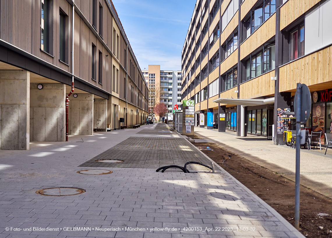 22.04.2023 - Baustelle Montessori Schule im Plettzentrum in Neuperlach